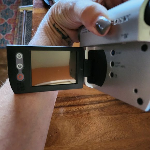 Sony DCR-HC52 MiniDV Handycam Camcorder with 40x Optical Zoom - Picture 5 of 8